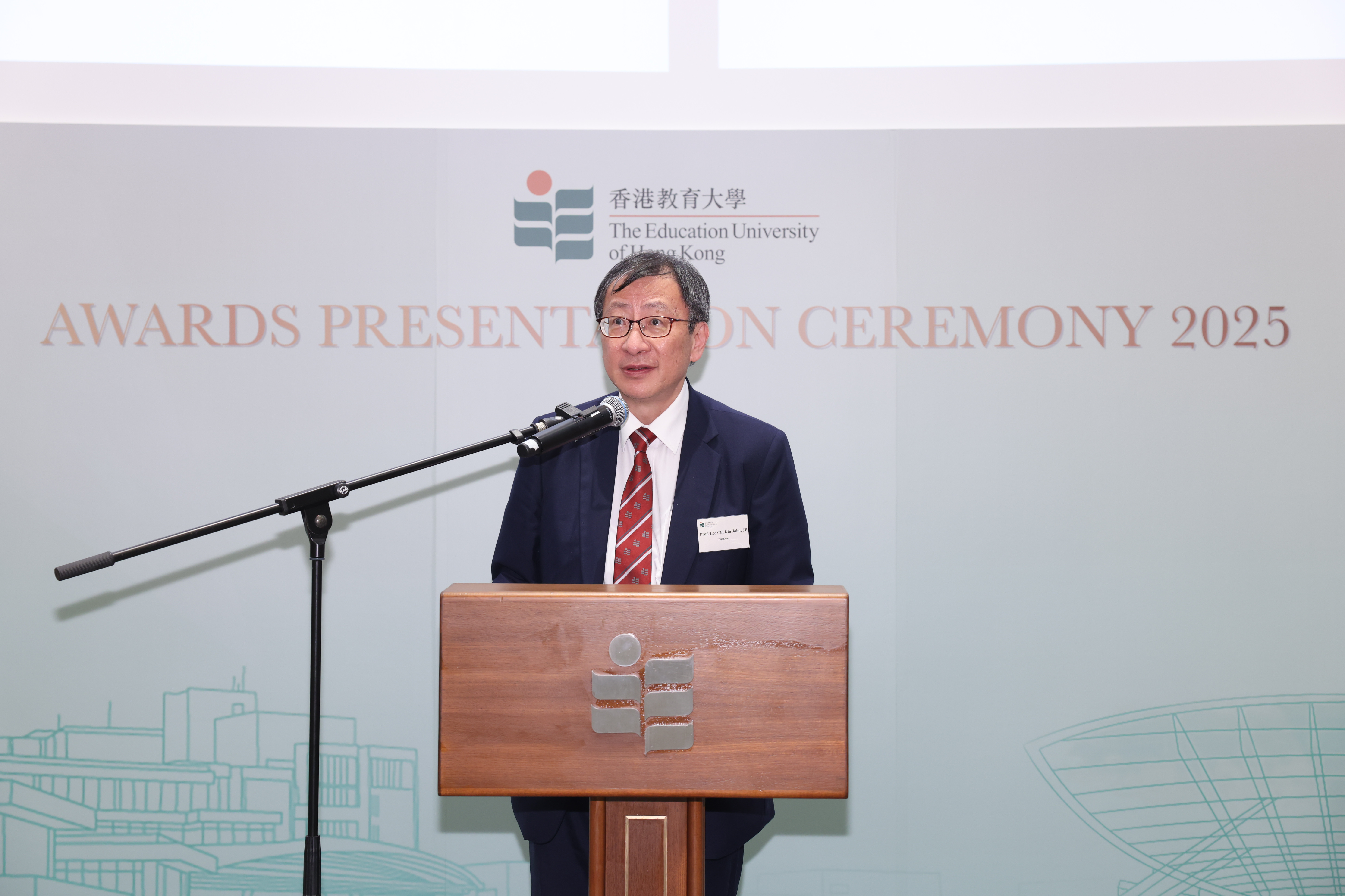 In his welcoming remarks, Professor Lee honours students’ outstanding achievements and encourages diverse development