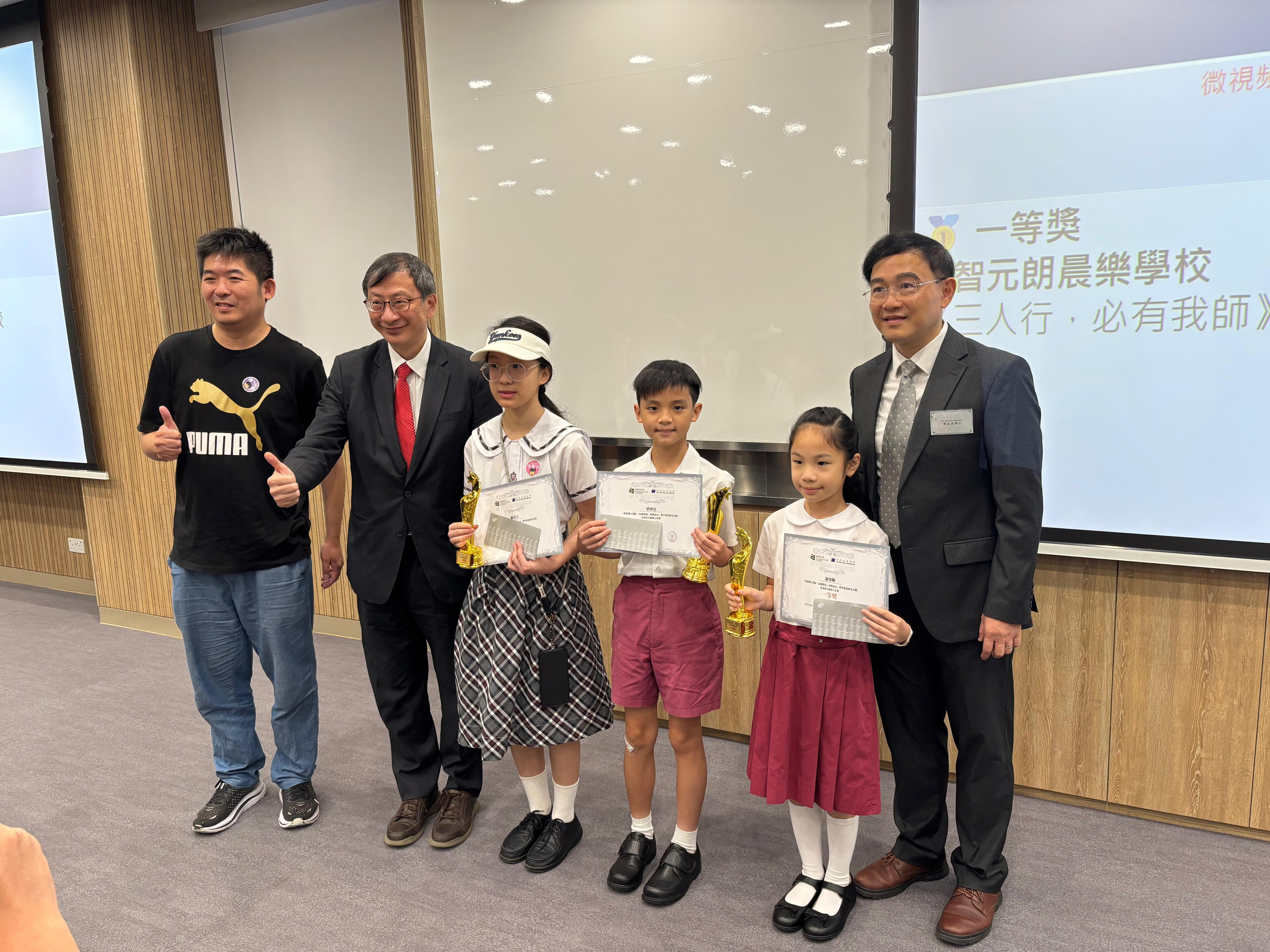 Distinguished guests present awards to the winners
