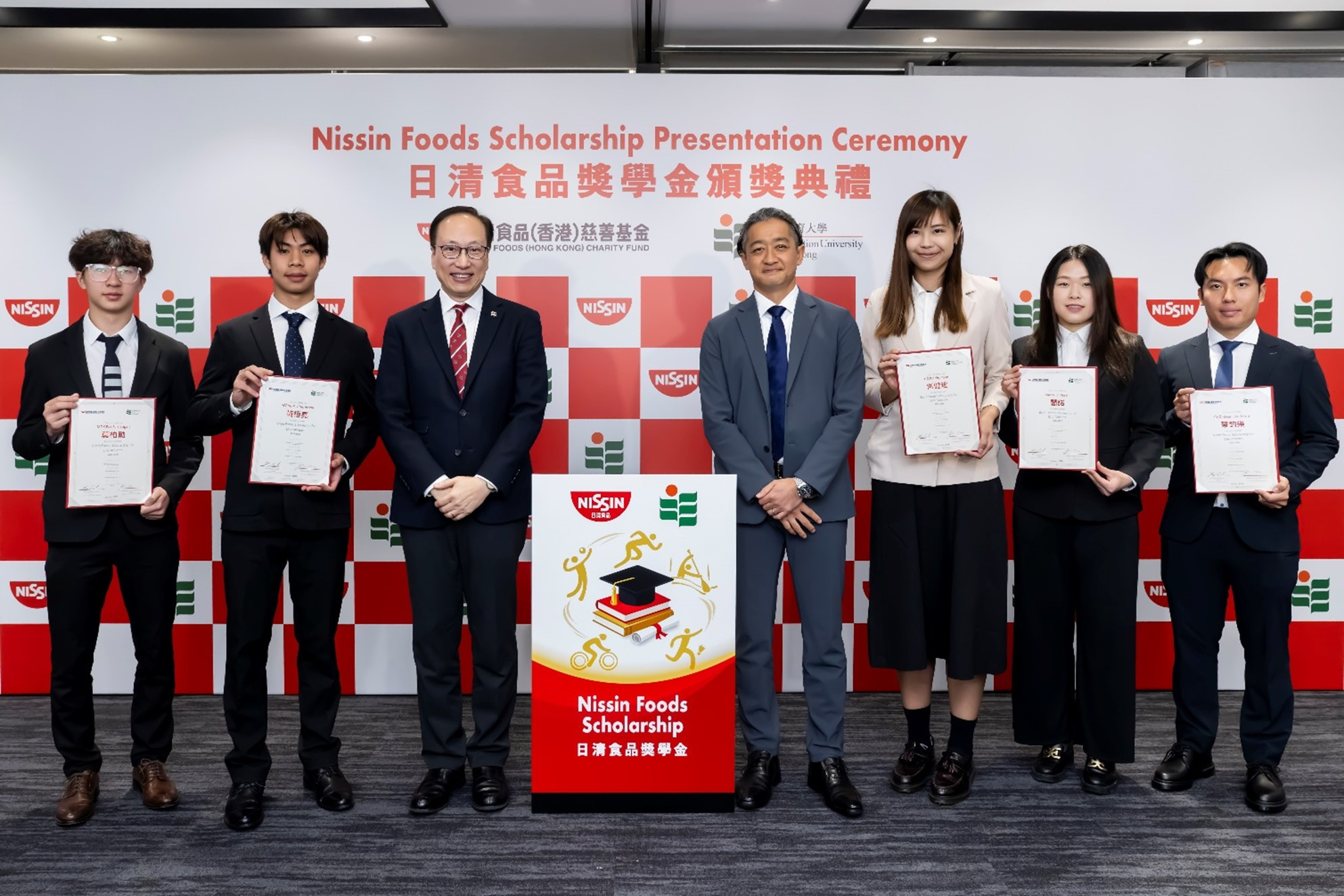 Mr Kiyotaka Ando, Chairman of Nissin Foods (Hong Kong) Charity Fund (middle right), and Professor Chetwyn Chan, Vice President (Research and Development) of EdUHK (middle left), attend the Presentation Ceremony for Nissin Foods Scholarship for Elite Athletes 2025/2026 on 27 January 2026. Five scholarship recipients attend the ceremony, including four new awardees for the 2025/2026 academic year, namely: (from left to right) Mr Mok Pak-fan, Mr Wong Pak-yiu, Miss Ho Kin-yiu, and Miss Yan Nuo, as well as the renewed awardee - Mr Choi Kwan-kok