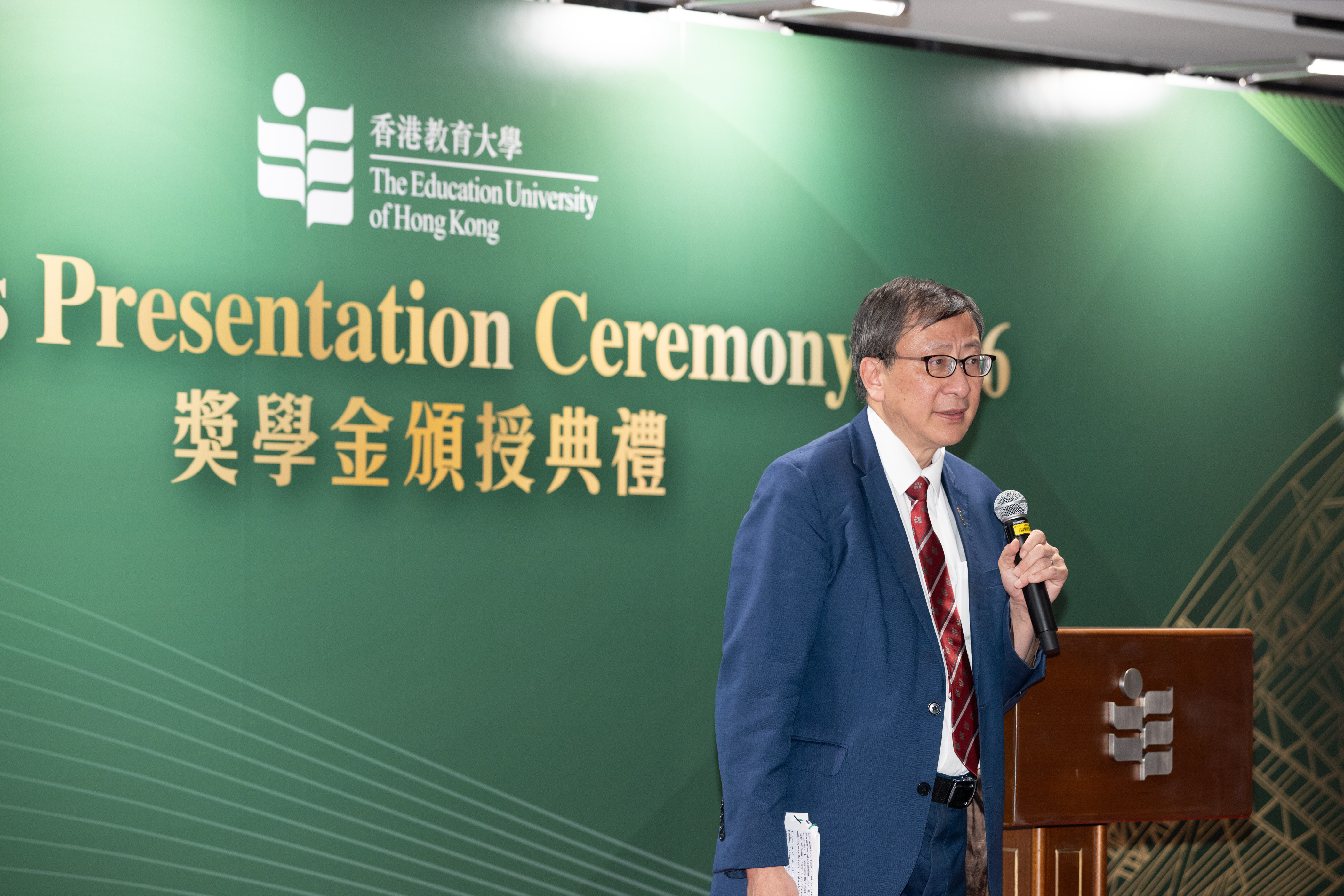 教大校长李子建教授在典礼中致辞，勉励同学发挥潜能，为自己及社会缔造更美好的未来