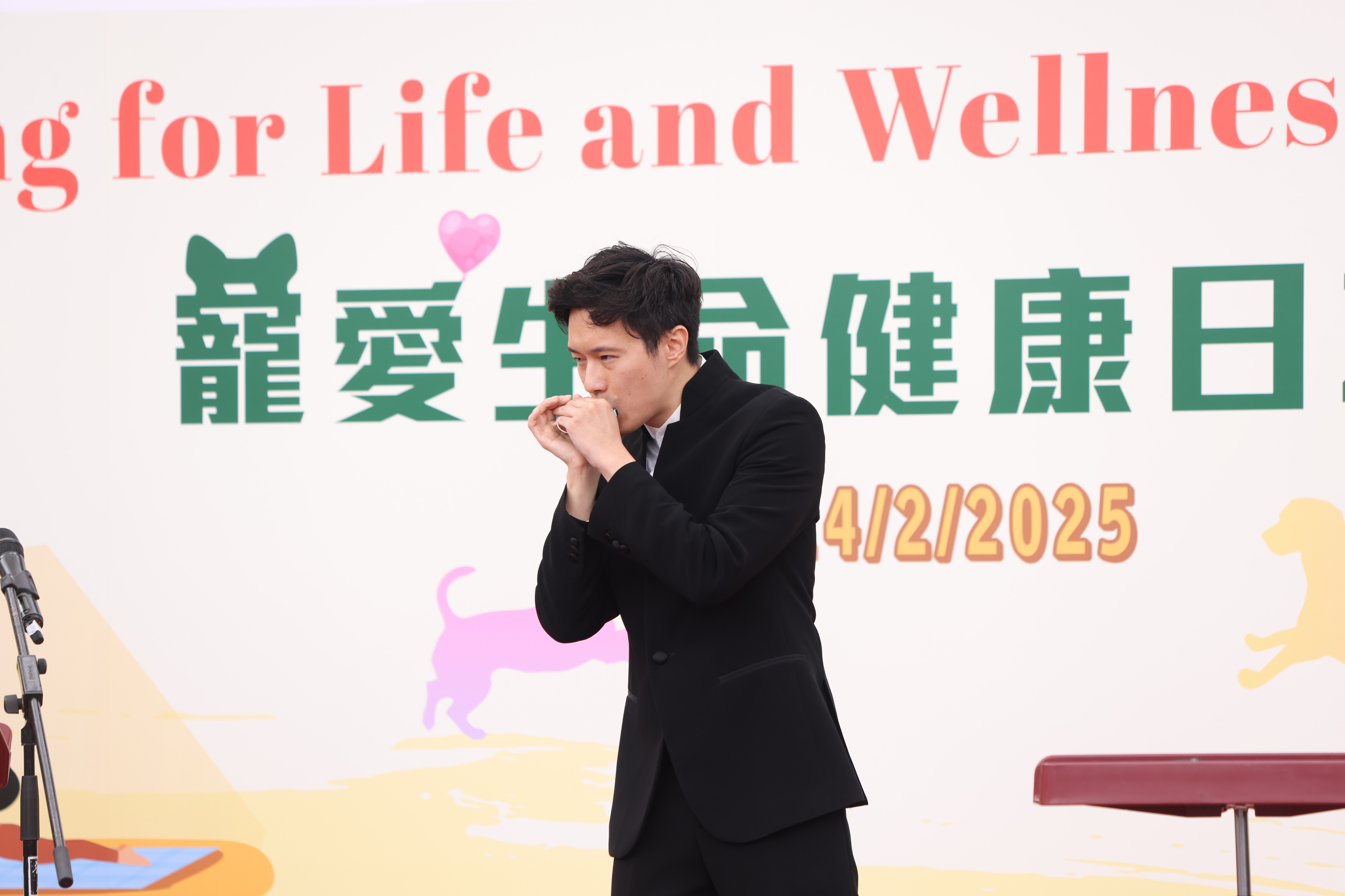 校友李俊乐先生吹奏口琴