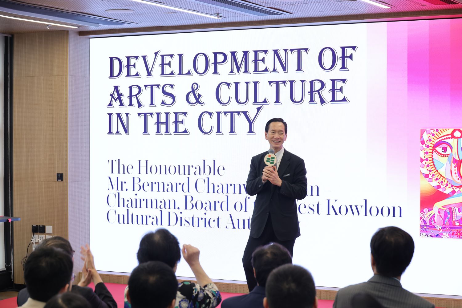 陈智思先生向现场观众发表演说，分享他对城市艺术与香港文化发展的见解