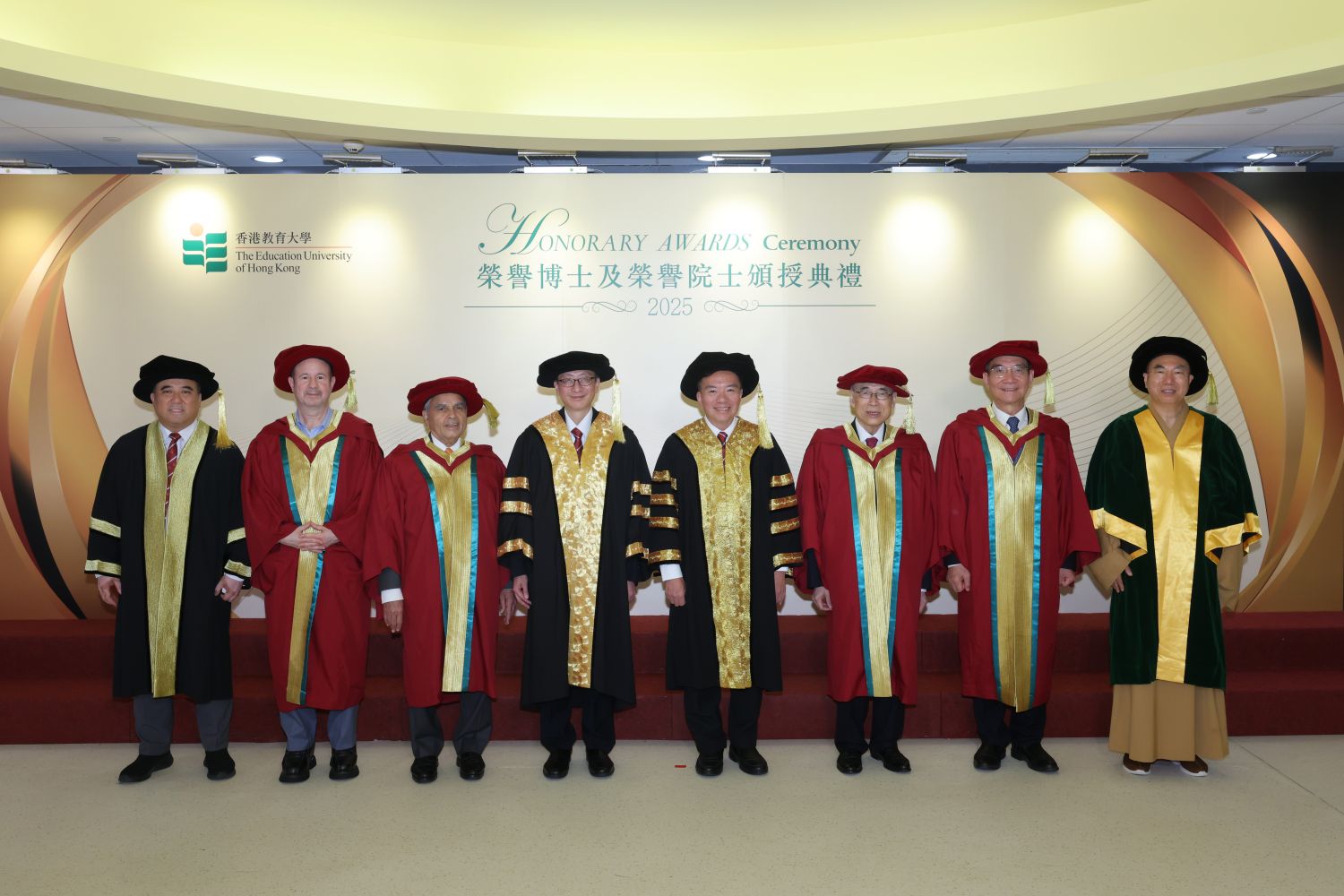 香港教育大学今日于大埔校园举行荣誉博士学位及荣誉院士衔颁授典礼